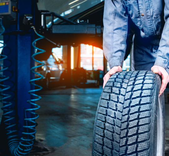 Nuo balandžio 1-osios galima važiuoti su vasarinėmis padangomis: aplinkosaugininkai primena ką daryti su senosiomis