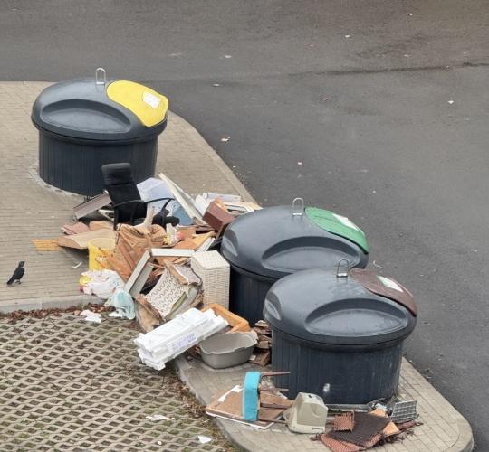 Šiaulių miesto savivaldybė skelbia 2025 m. lapkričio mėnesio netvarkingiausias komunalinių atliekų konteinerių aikšteles