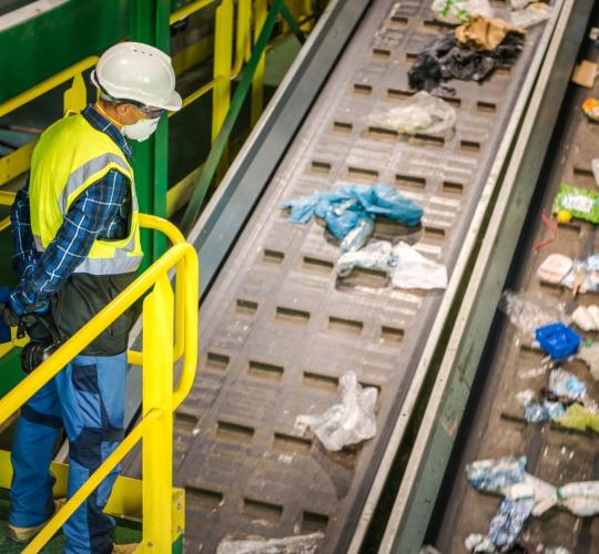 Priemonės gaisrų rizikai mažinti atliekų tvarkymo įmonėms: aplinkosaugininkų ir ugniagesių bendri patikrinimai