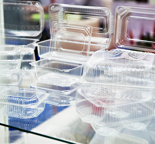 Aplinkos apsaugos departamentas atlieka švietėjiškas prevencines išvykas įmonėse, kurių veikloje naudojamos plastikinės maisto pakuotės