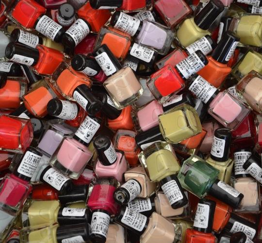 Nagų lakai su TPO – pavojingosios atliekos, kurioms ne vieta buitinių atliekų konteineryje