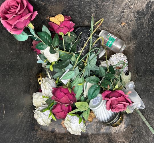 Kapų lankymo įpročiai: laikas atsisveikinti su plastikinėmis gėlėmis