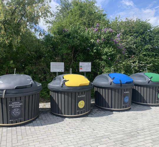 Radviliškyje pradėtos eksploatuoti naujai įrengtos antžeminių konteinerių aikštelės