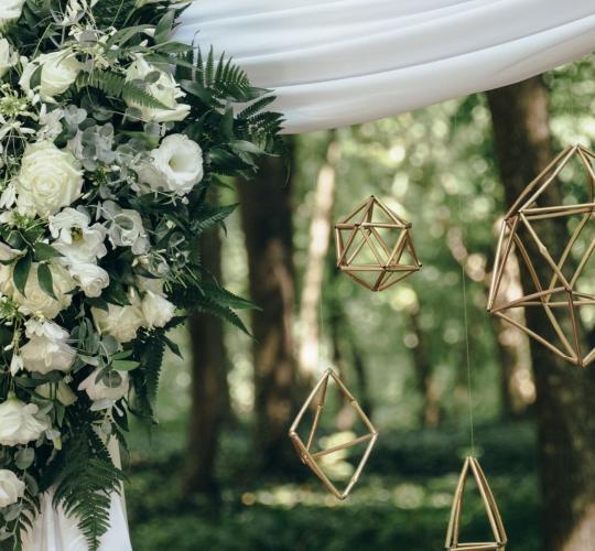 Aplinkosaugininkai primena oro balionų ir dangaus žibintų žalą aplinkai: kodėl verta jų atsisakyti