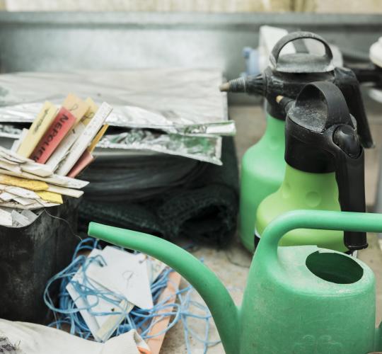 Kaip sekasi namų ūkiuose rūšiuoti pavojingas atliekas? Kviečiame pasidalinti patirtimi