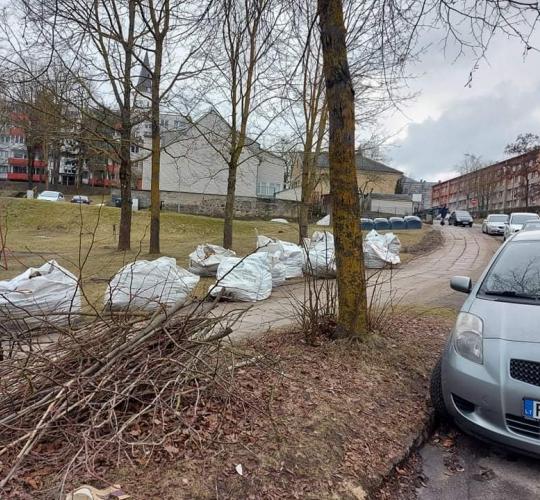 Daugiabučių namų teritorijose – didmaišiai