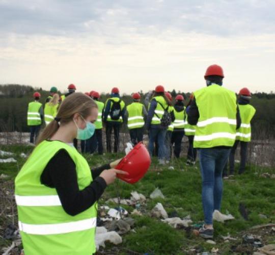 Sąvartyne – „gyva“ biologijos ir chemijos pamoka Ginkūnų moksleiviams